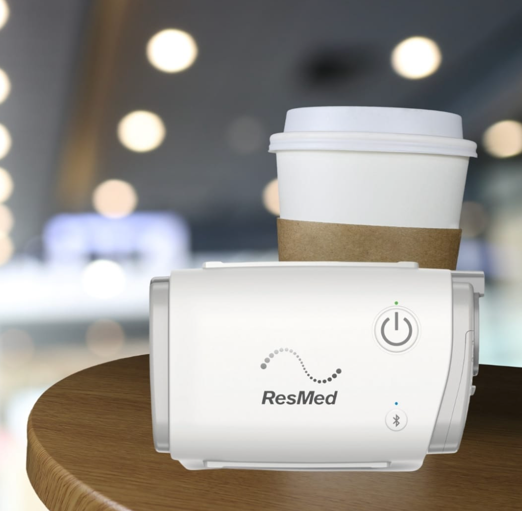 ResMed AirSense 11™ AutoSet Travel Package with AirMini™